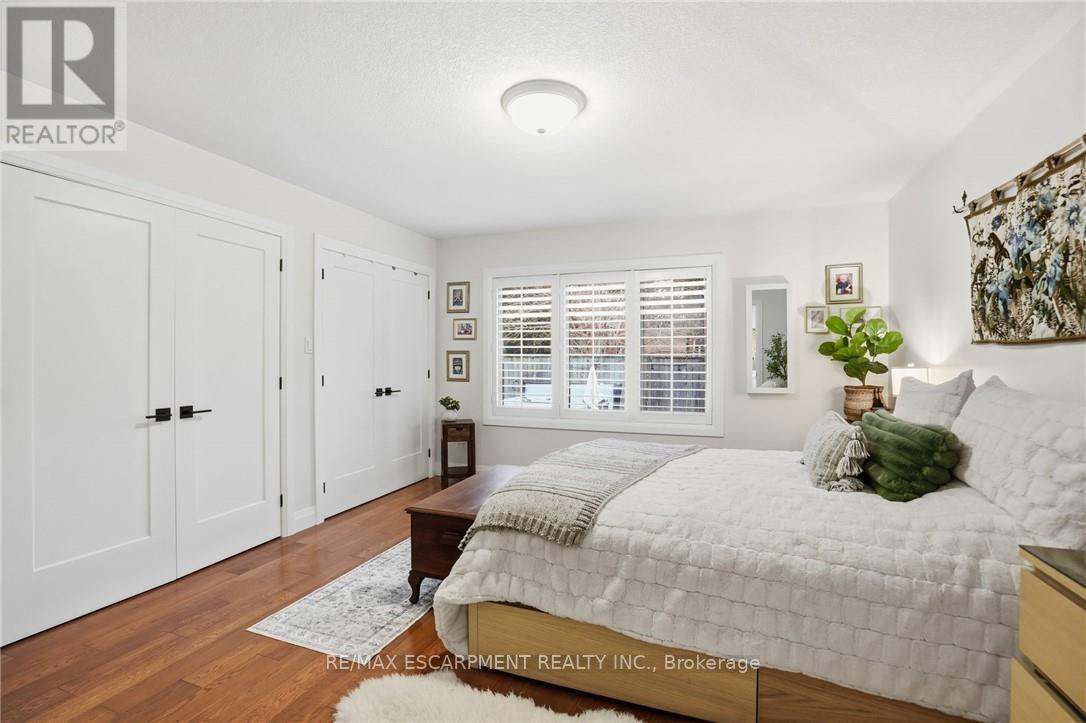 17 Krieghoff Drive, Hamilton, ON - Indoor Photo Showing Bedroom