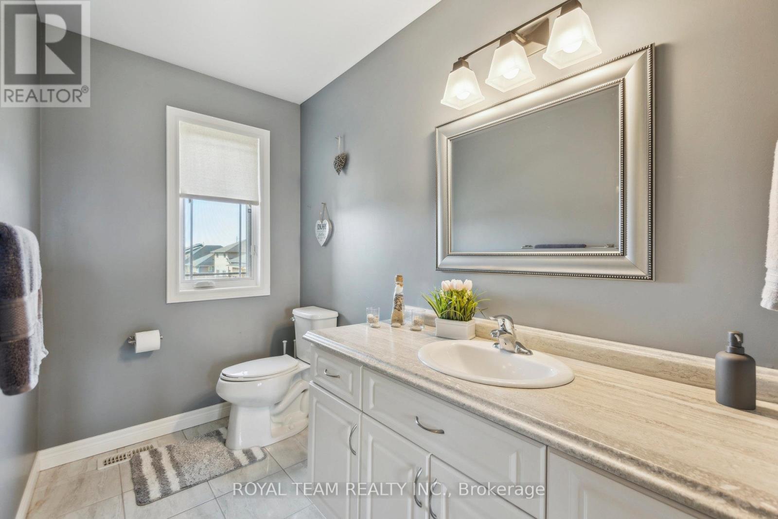 2 Lafayette Street E, Haldimand, ON - Indoor Photo Showing Bathroom