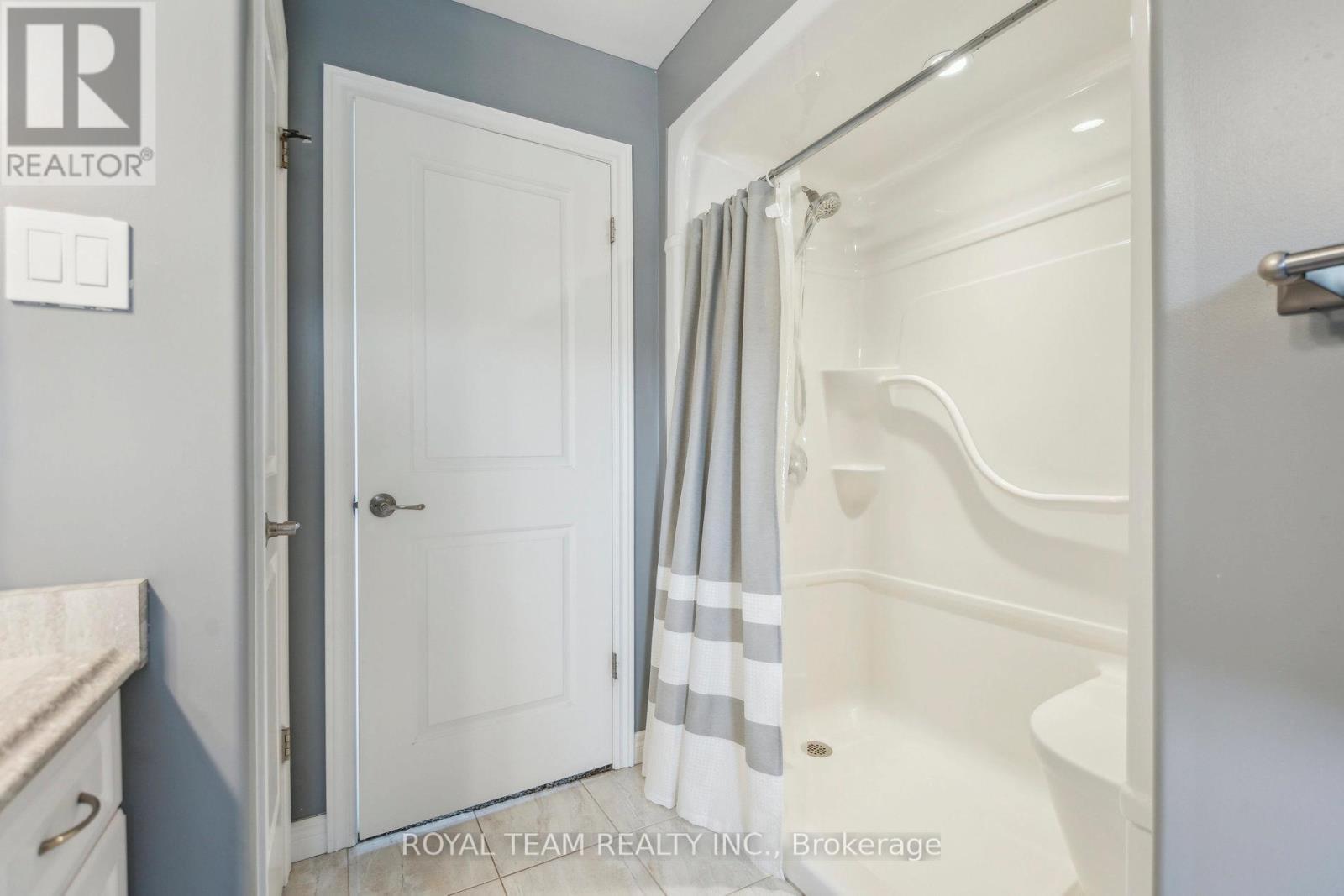 2 Lafayette Street E, Haldimand, ON - Indoor Photo Showing Bathroom
