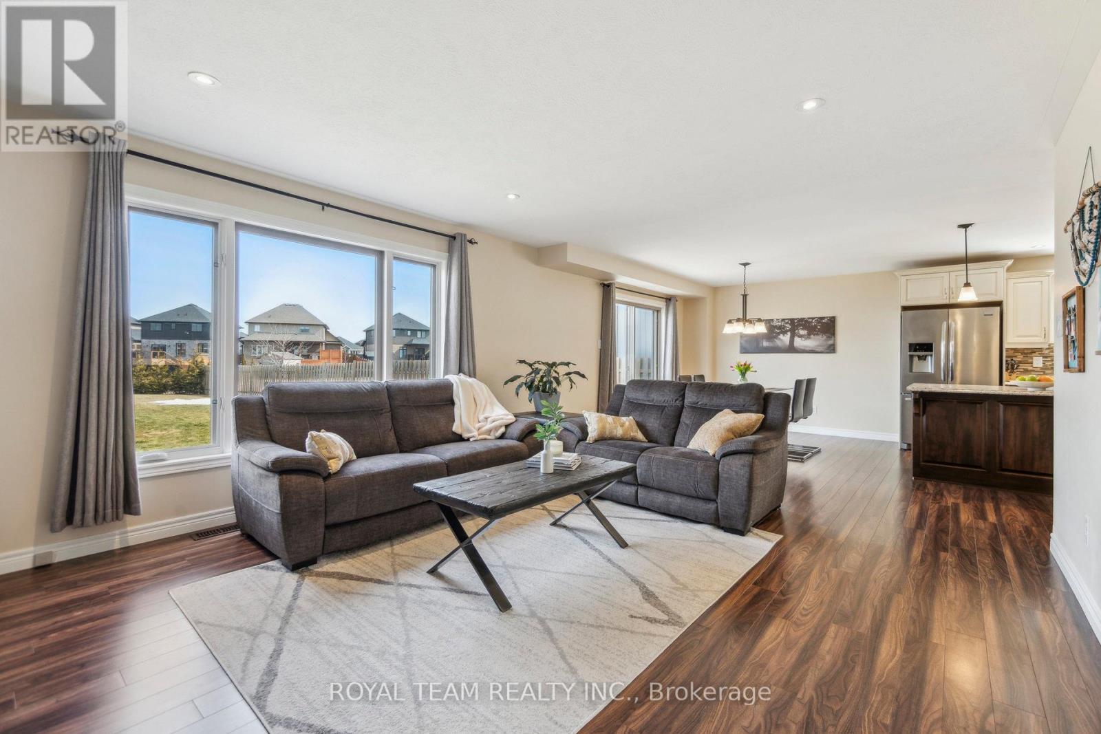 2 Lafayette Street E, Haldimand, ON - Indoor Photo Showing Living Room