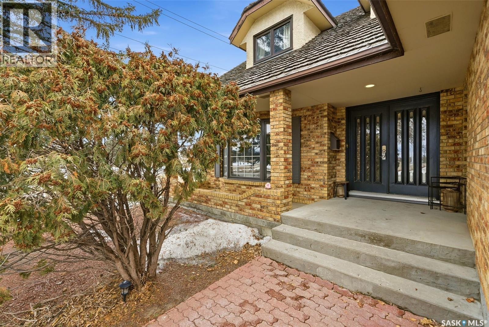 2402 Truesdale Drive, Regina, SK - Outdoor