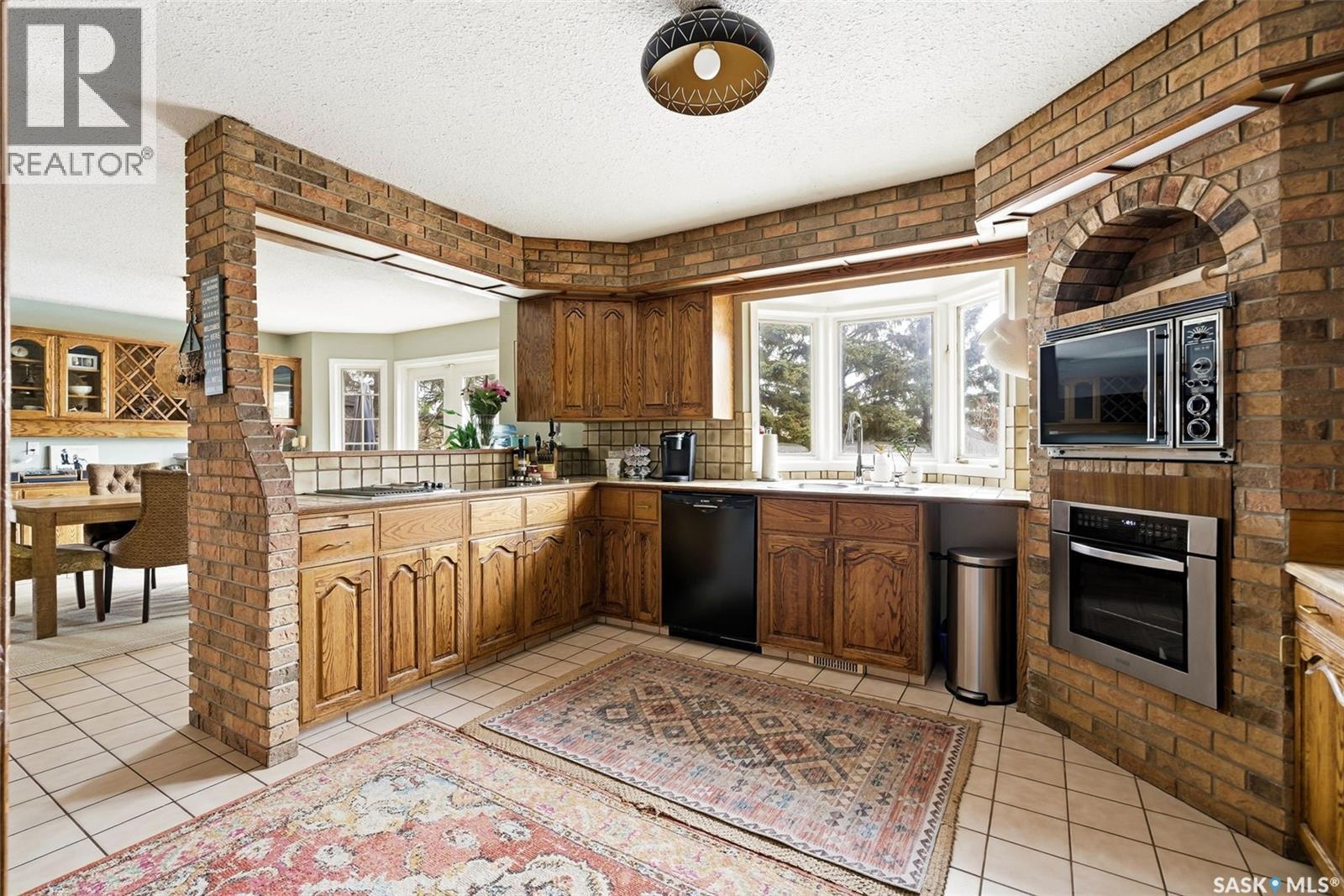 2402 Truesdale Drive, Regina, SK - Indoor Photo Showing Kitchen