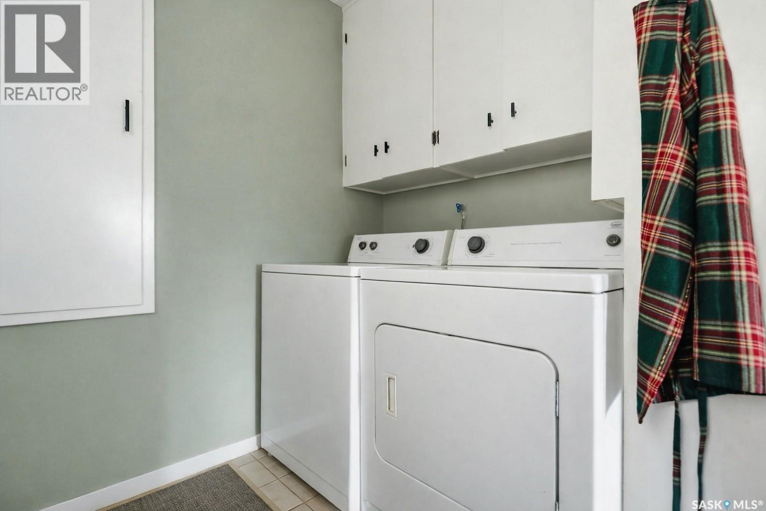 2402 Truesdale Drive, Regina, SK - Indoor Photo Showing Laundry Room