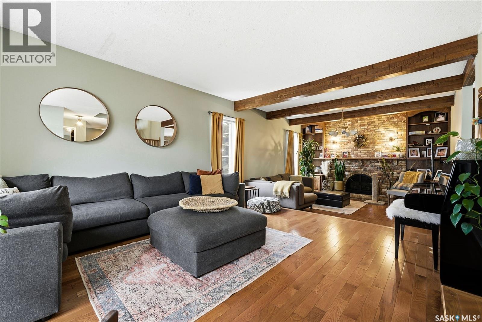 2402 Truesdale Drive, Regina, SK - Indoor Photo Showing Living Room