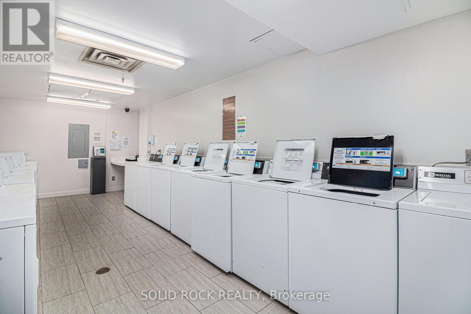1204 - 475 Laurier Avenue W, Ottawa, ON - Indoor Photo Showing Laundry Room