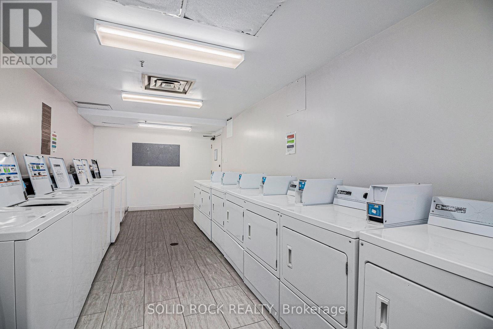 1204 - 475 Laurier Avenue W, Ottawa, ON - Indoor Photo Showing Laundry Room