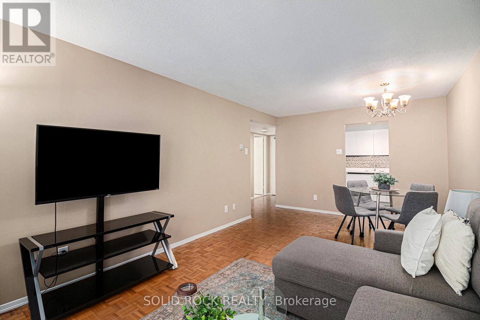 1204 - 475 Laurier Avenue W, Ottawa, ON - Indoor Photo Showing Living Room