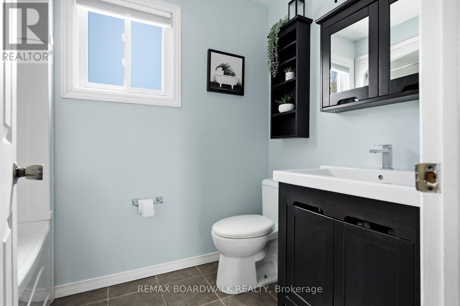 32 Provost Street, Perth, ON - Indoor Photo Showing Bathroom