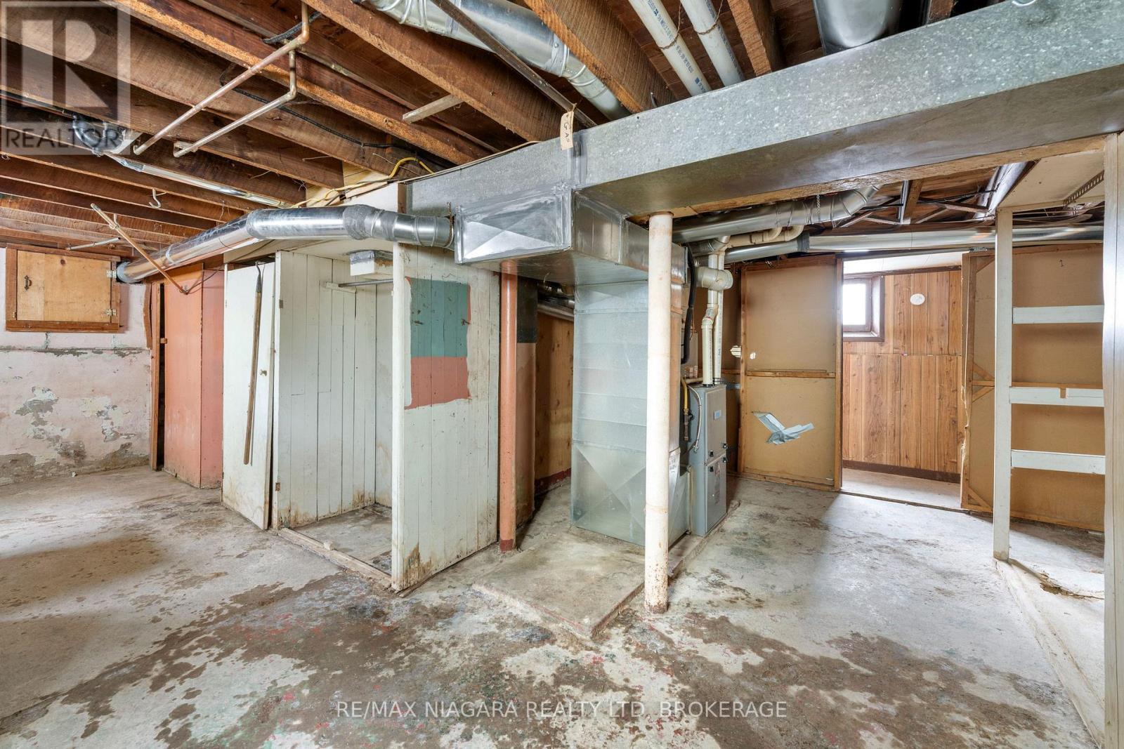 6437 Culp Street, Niagara Falls (Dorchester), ON - Indoor Photo Showing Basement
