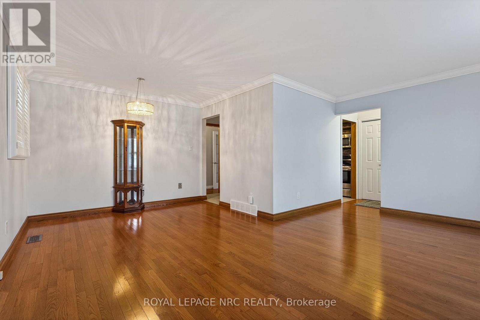 Living and dining room L shaped - 3292 Appleford Avenue, Niagara Falls (Casey), ON - Indoor Photo Showing Other Room