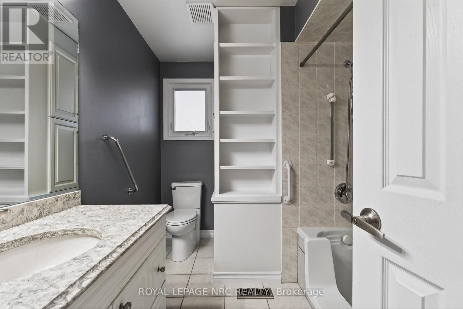 Main bath- quartz counters - 3292 Appleford Avenue, Niagara Falls (Casey), ON - Indoor Photo Showing Bathroom