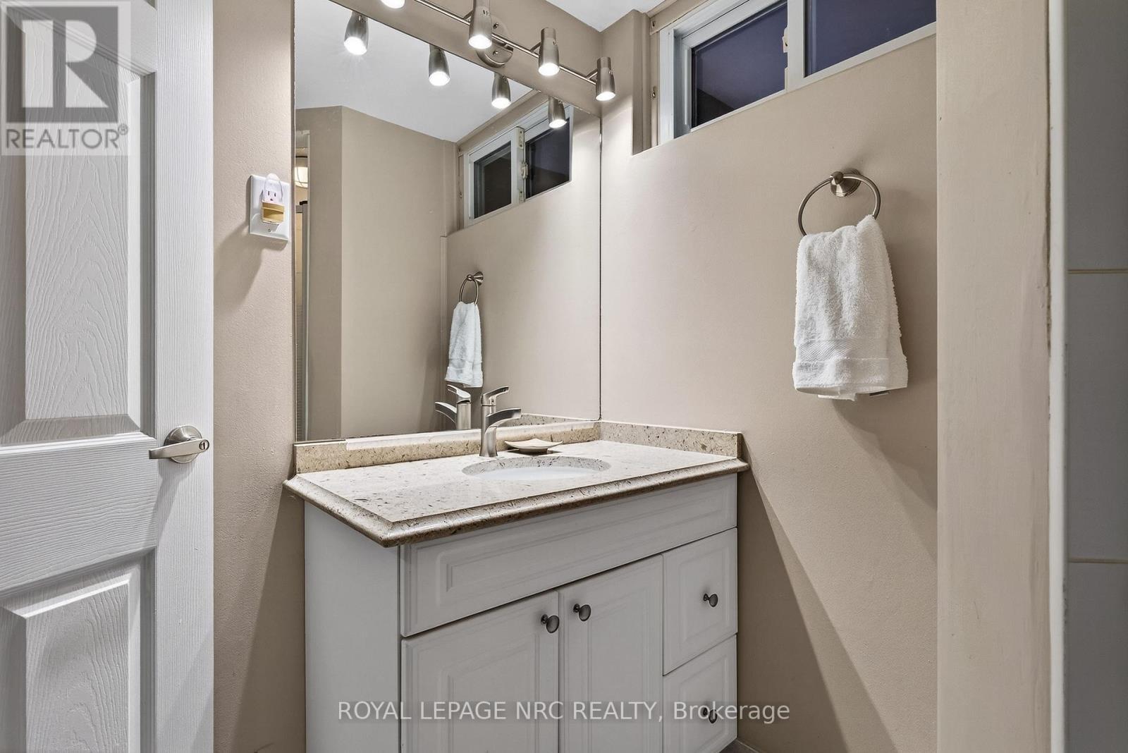 ceramic floor and shower interior - 3292 Appleford Avenue, Niagara Falls (Casey), ON - Indoor Photo Showing Bathroom