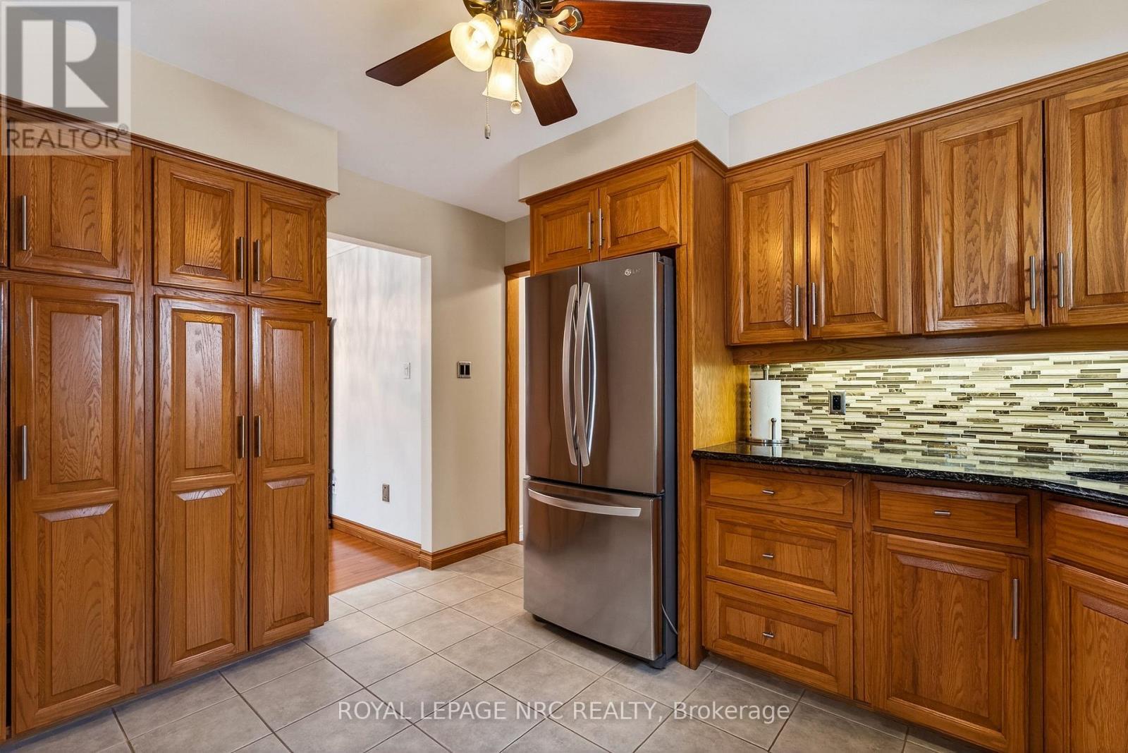 3292 Appleford Avenue, Niagara Falls (Casey), ON - Indoor Photo Showing Kitchen