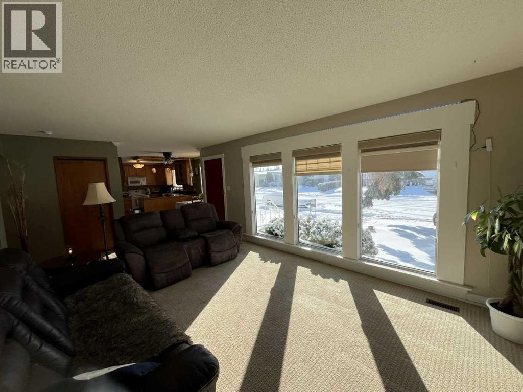 4617 51 Avenue, Taber, AB - Indoor