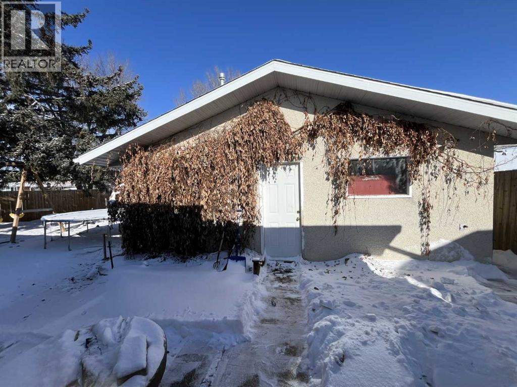 4617 51 Avenue, Taber, AB - Outdoor