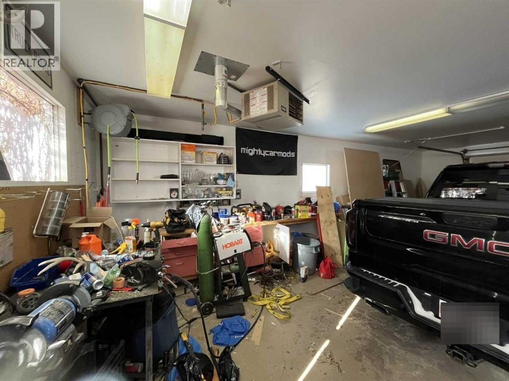4617 51 Avenue, Taber, AB - Indoor Photo Showing Garage