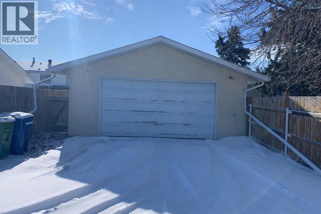4617 51 Avenue, Taber, AB - Outdoor With Exterior