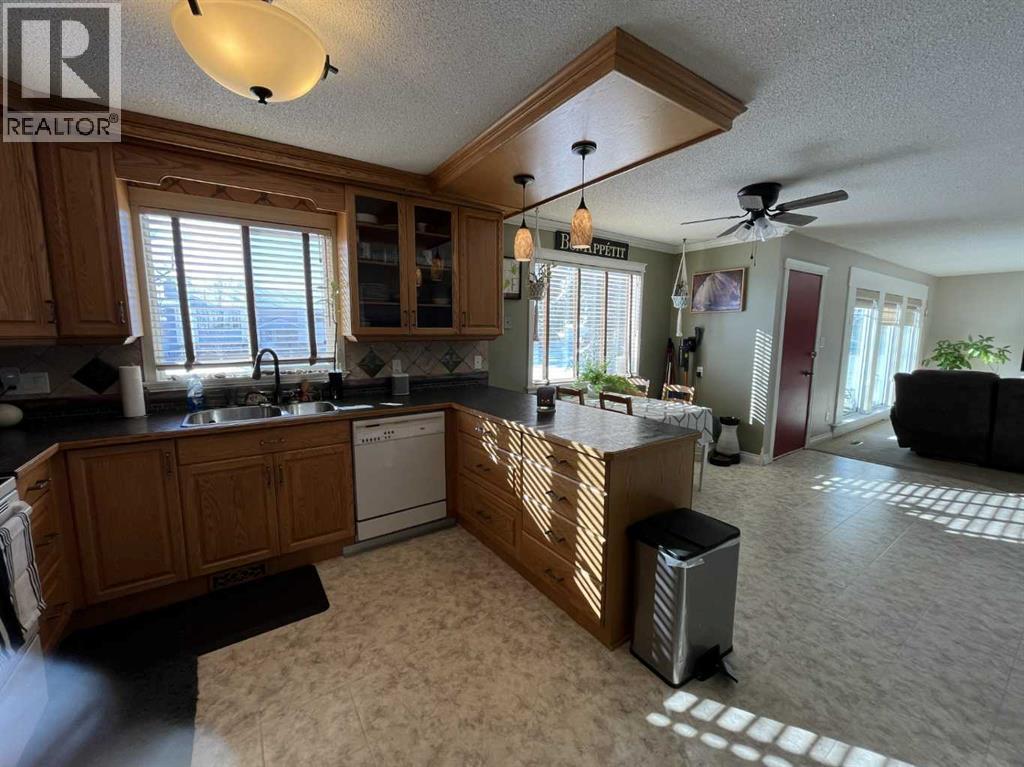 4617 51 Avenue, Taber, AB - Indoor Photo Showing Kitchen With Double Sink