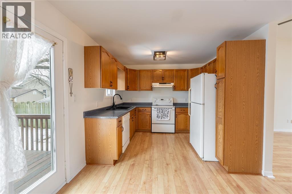 1156 Murphy Road, Sarnia, ON - Indoor Photo Showing Kitchen With Double Sink