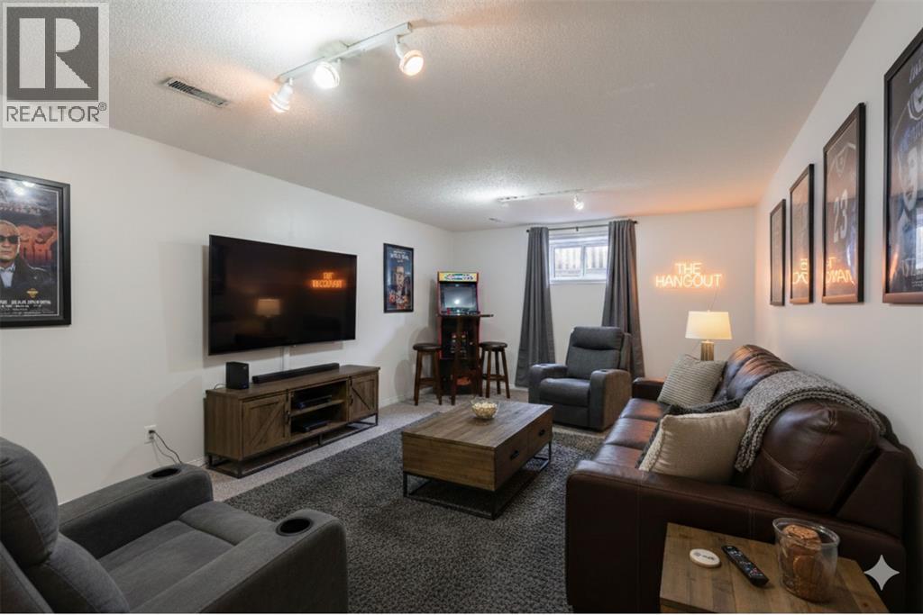 1156 Murphy Road, Sarnia, ON - Indoor Photo Showing Living Room