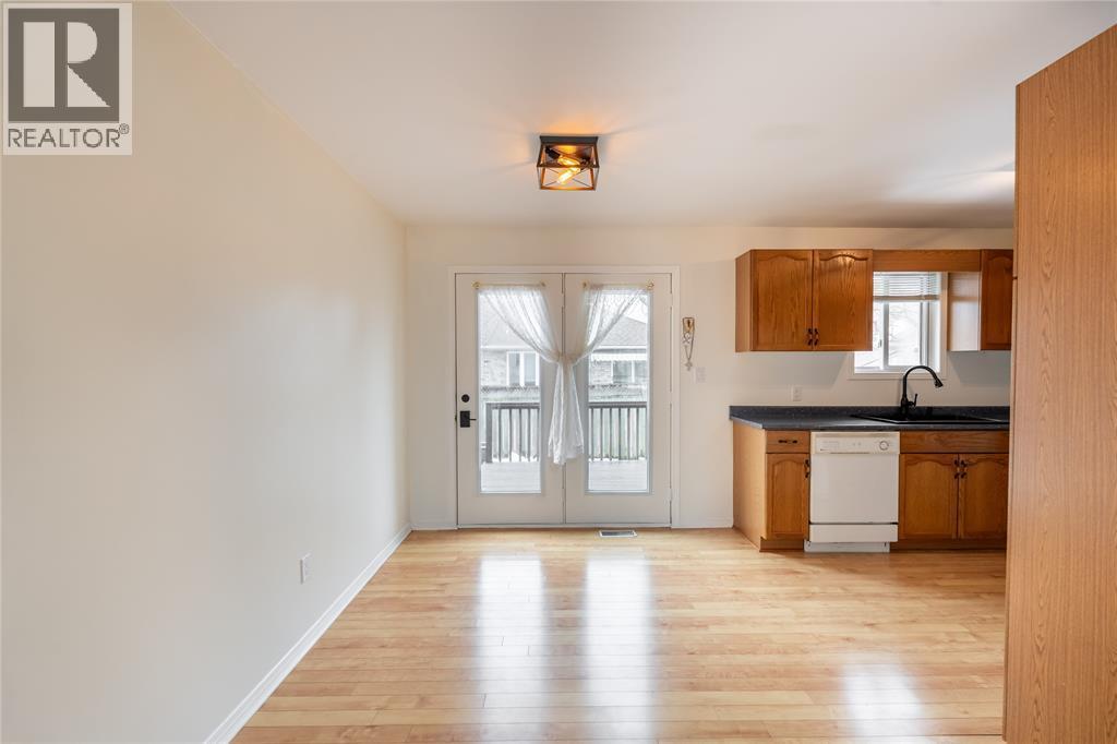 1156 Murphy Road, Sarnia, ON - Indoor