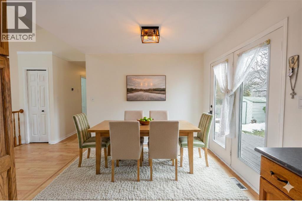 1156 Murphy Road, Sarnia, ON - Indoor Photo Showing Dining Room