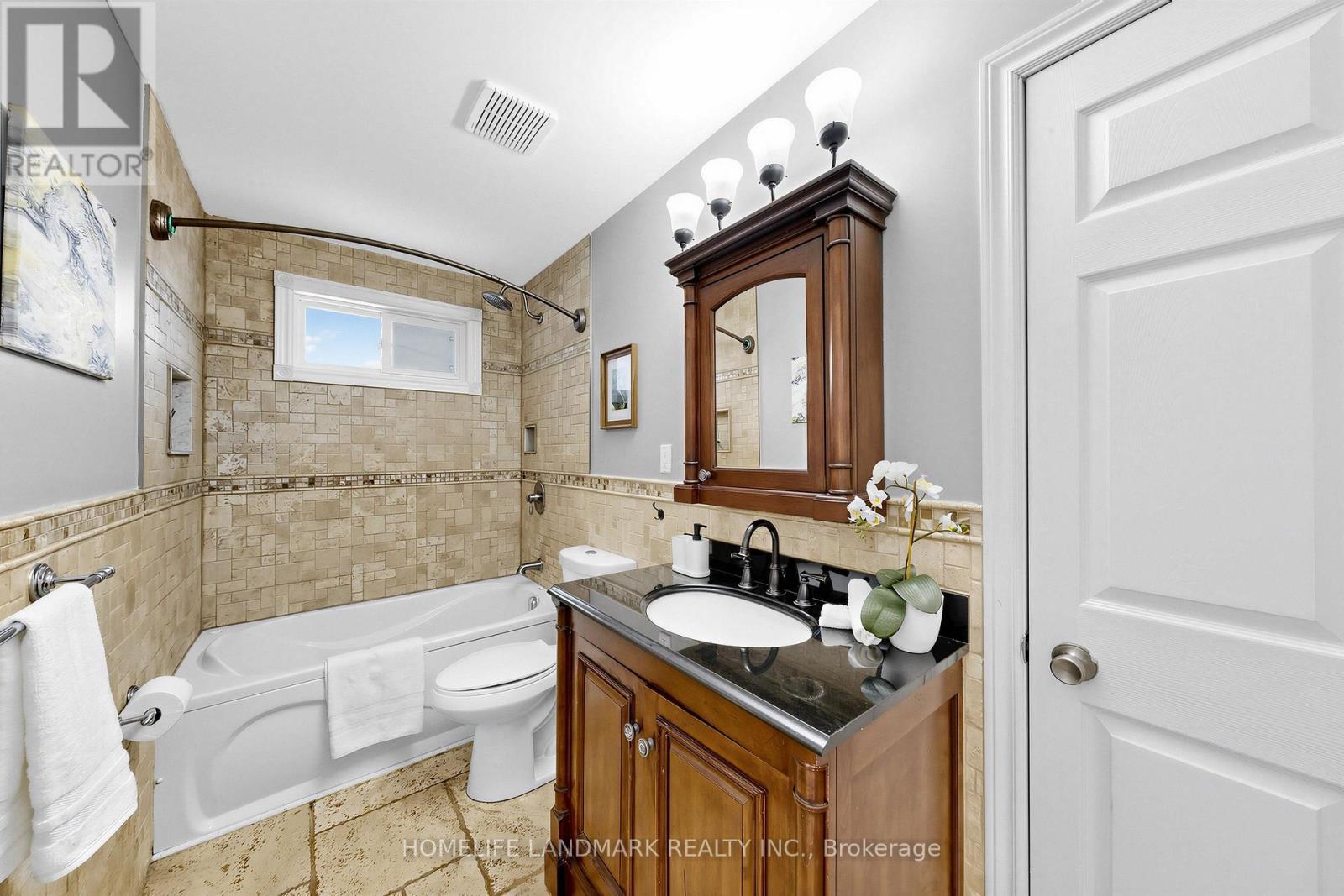 220 Jeffery Street, Whitby, ON - Indoor Photo Showing Bathroom