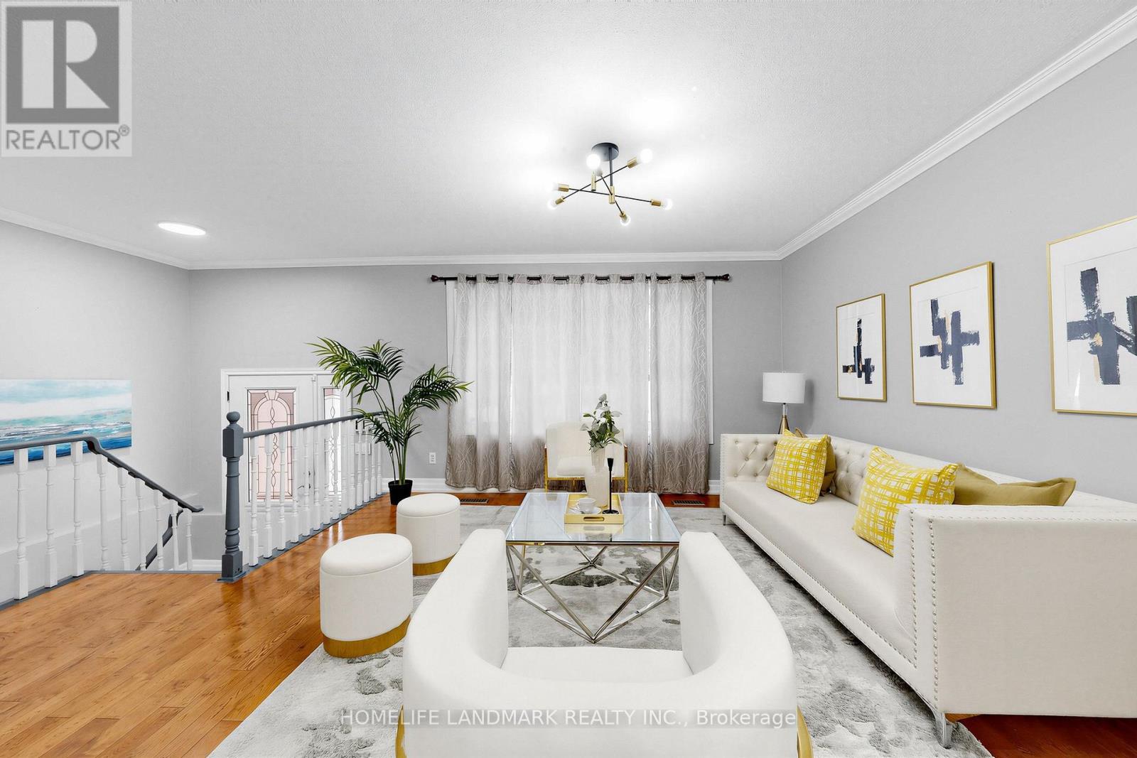 220 Jeffery Street, Whitby, ON - Indoor Photo Showing Living Room