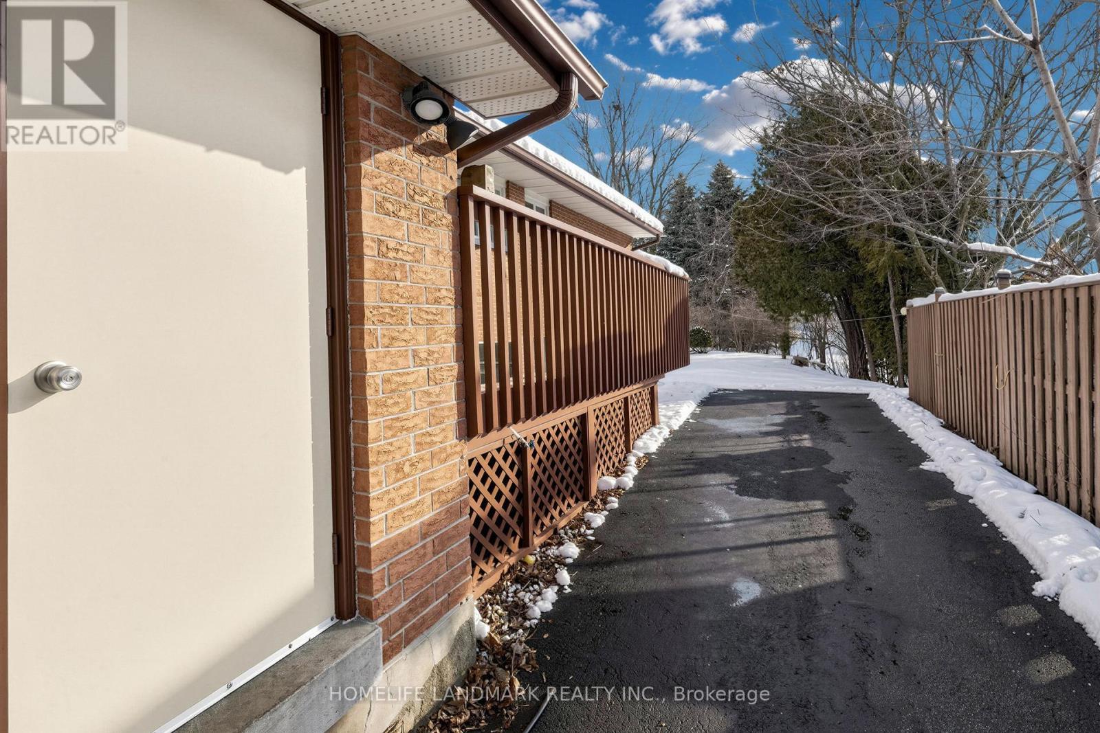 220 Jeffery Street, Whitby, ON - Outdoor