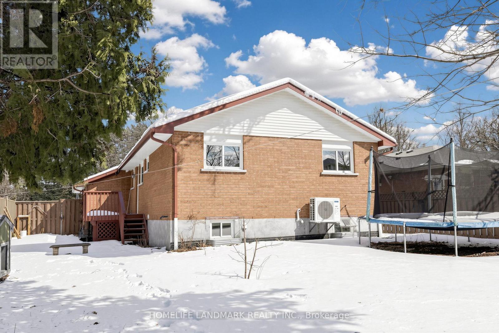 220 Jeffery Street, Whitby, ON - Outdoor