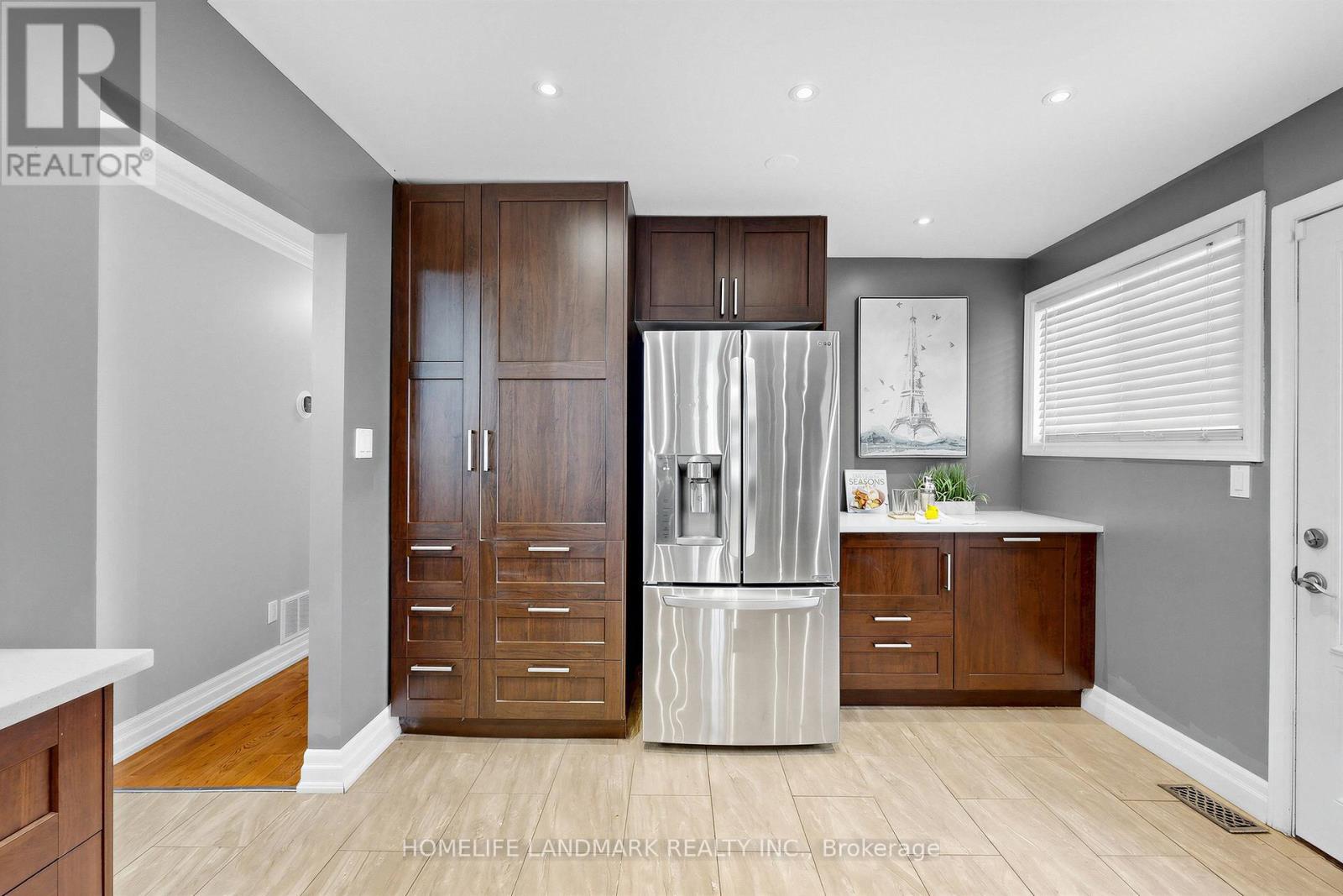 220 Jeffery Street, Whitby, ON - Indoor