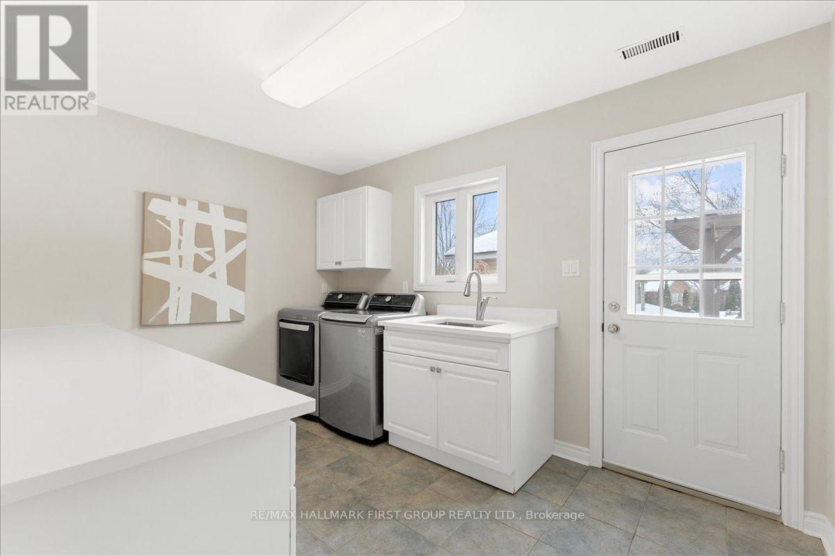1884 Appleview Road, Pickering, ON - Indoor Photo Showing Laundry Room