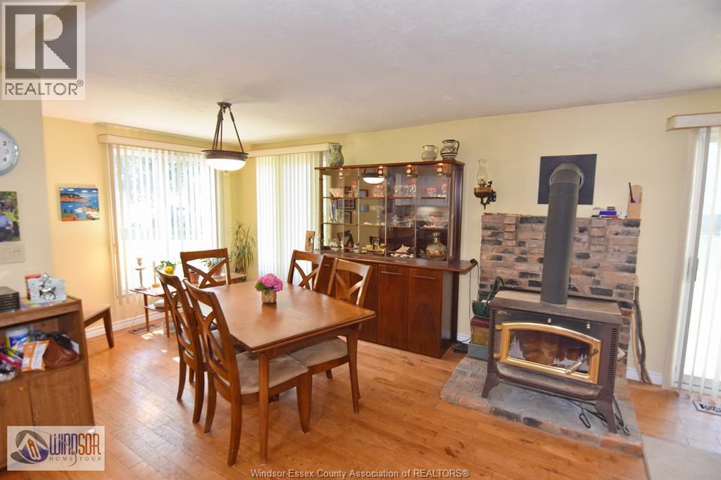 474 County Rd 50 East, Harrow, ON - Indoor With Fireplace