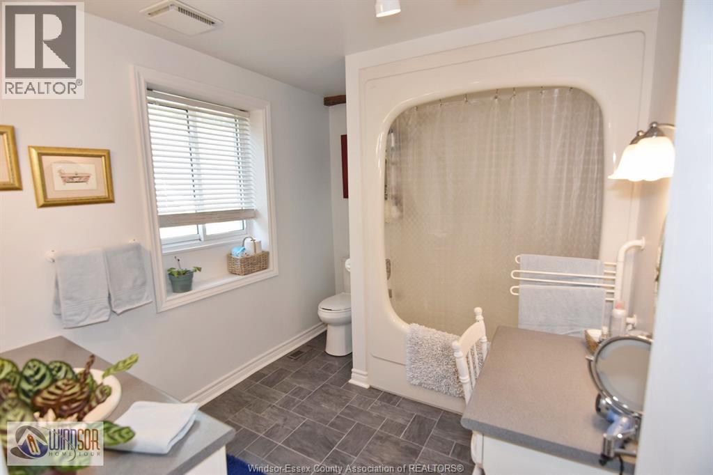 474 County Rd 50 East, Harrow, ON - Indoor Photo Showing Bathroom