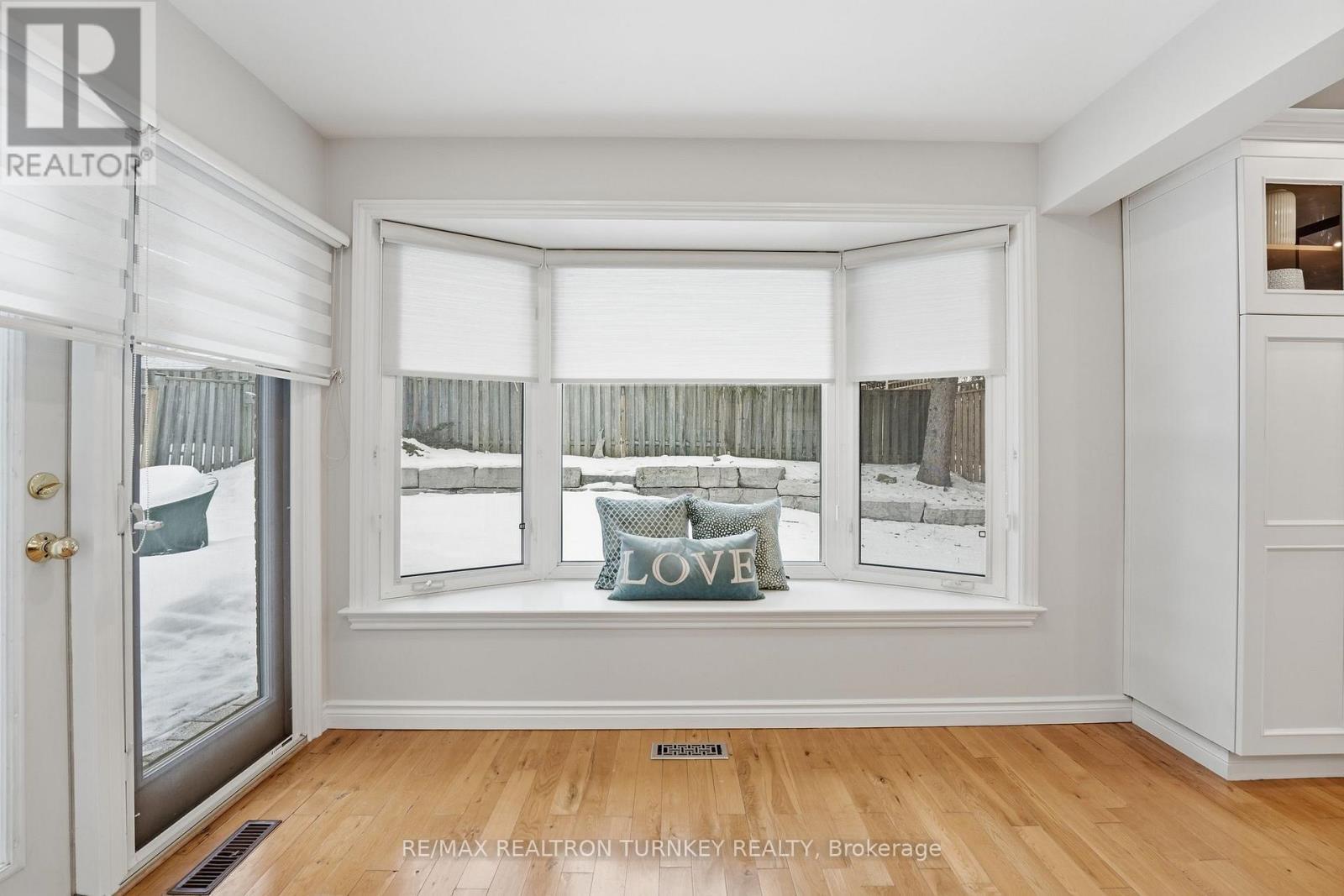 Gather, cook, and connect here - 196 Orchard Heights Boulevard, Aurora, ON - Indoor Photo Showing Other Room