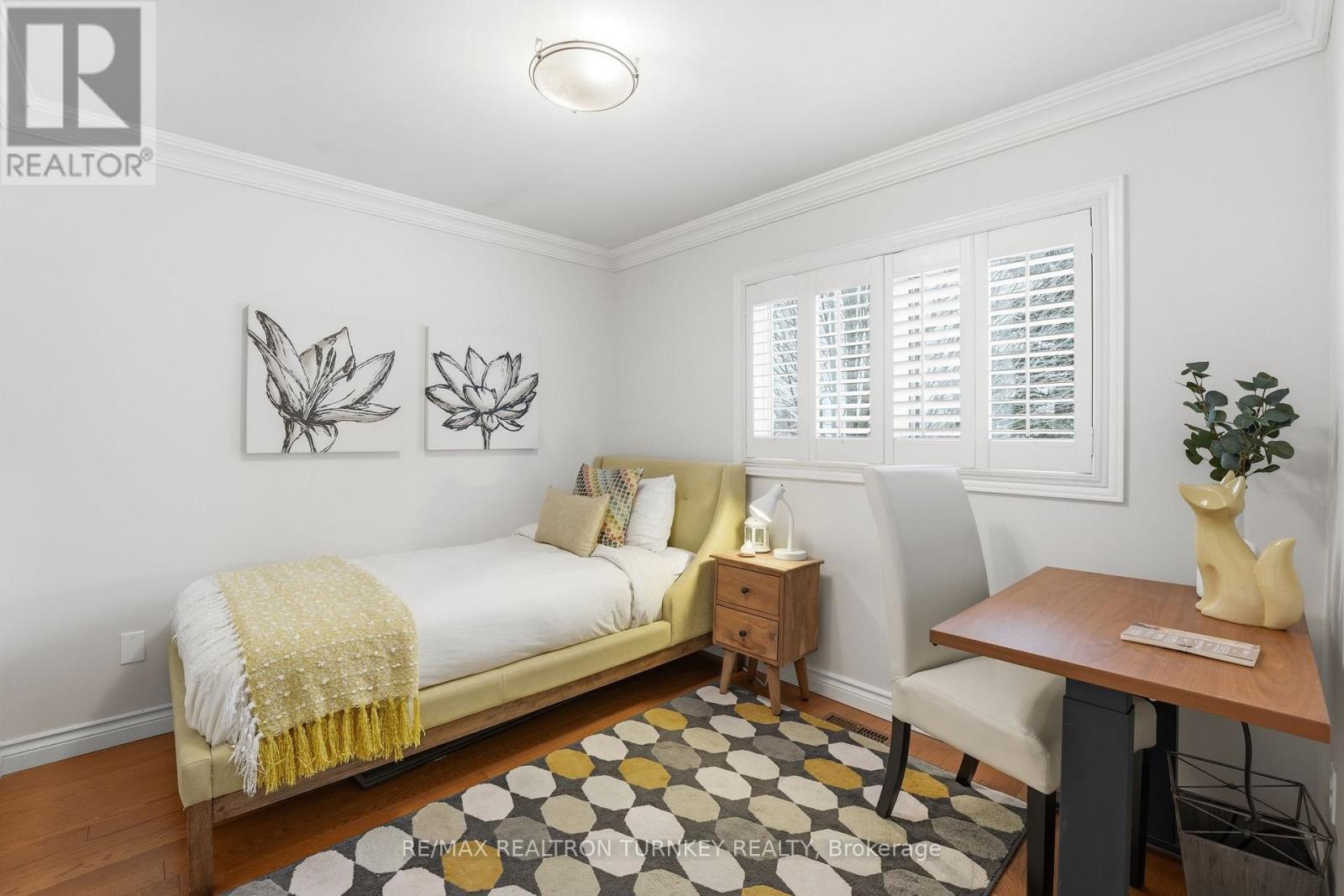 Three spacious upper bedrooms - 196 Orchard Heights Boulevard, Aurora, ON - Indoor Photo Showing Bedroom