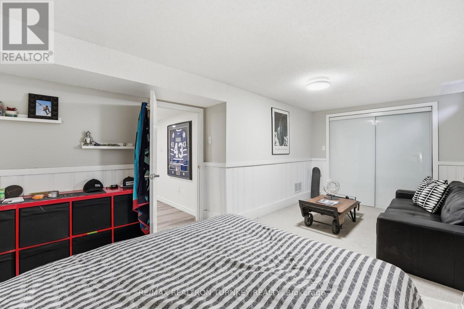 Expands your living space beautifully - 196 Orchard Heights Boulevard, Aurora, ON - Indoor