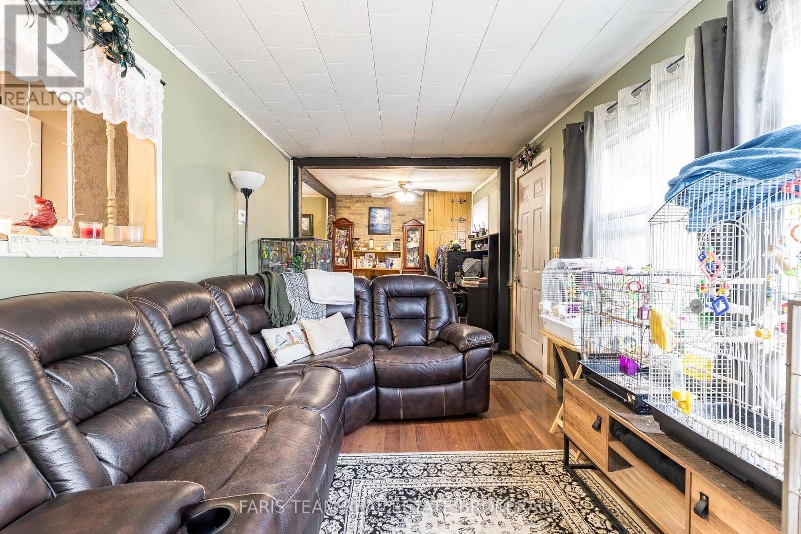 3425 Coronation Avenue, Severn, ON - Indoor Photo Showing Living Room