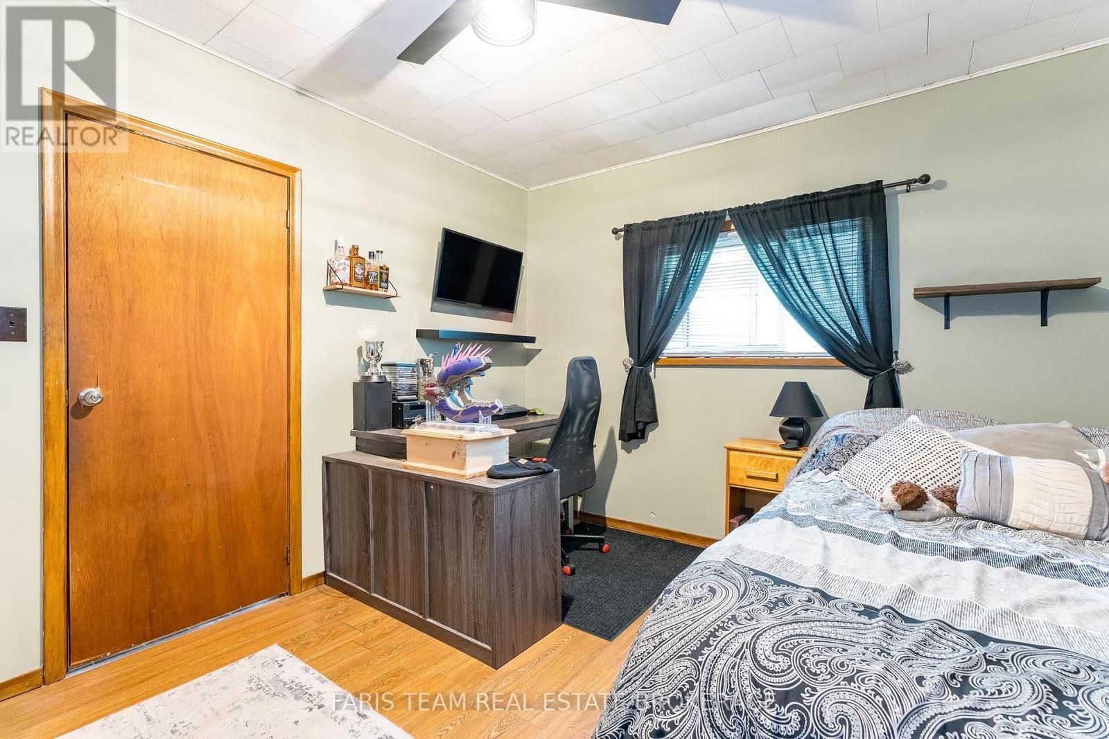 3425 Coronation Avenue, Severn, ON - Indoor Photo Showing Bedroom