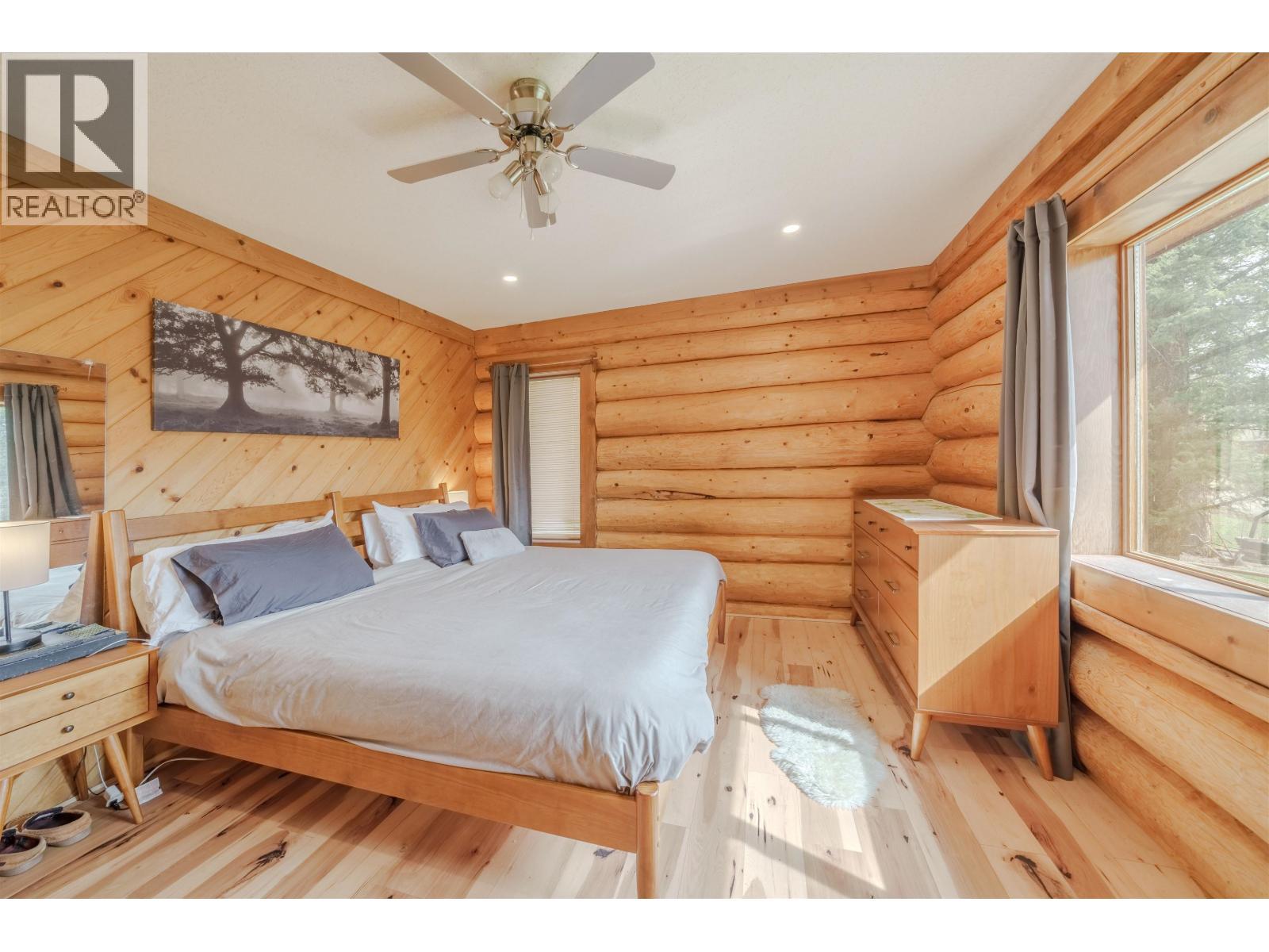 5172 Kallum Drive, 108 Mile Ranch, BC - Indoor Photo Showing Bedroom