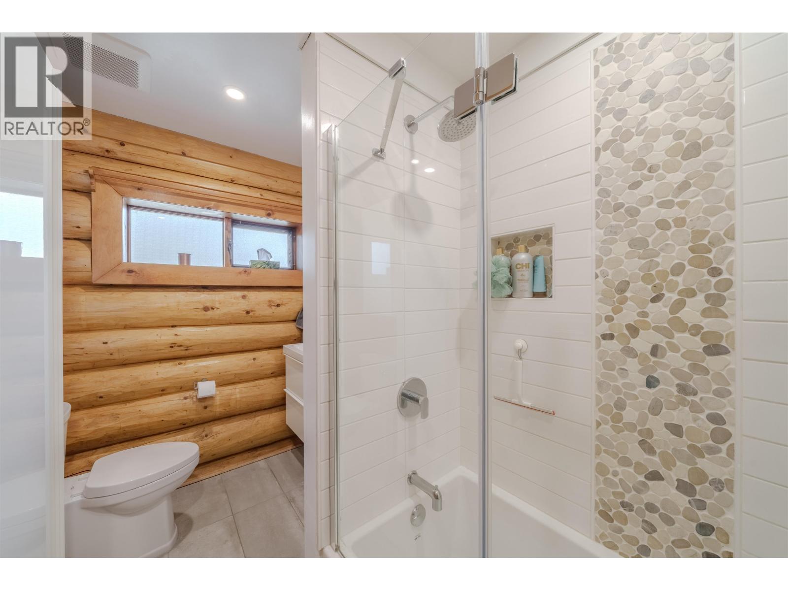 5172 Kallum Drive, 108 Mile Ranch, BC - Indoor Photo Showing Bathroom