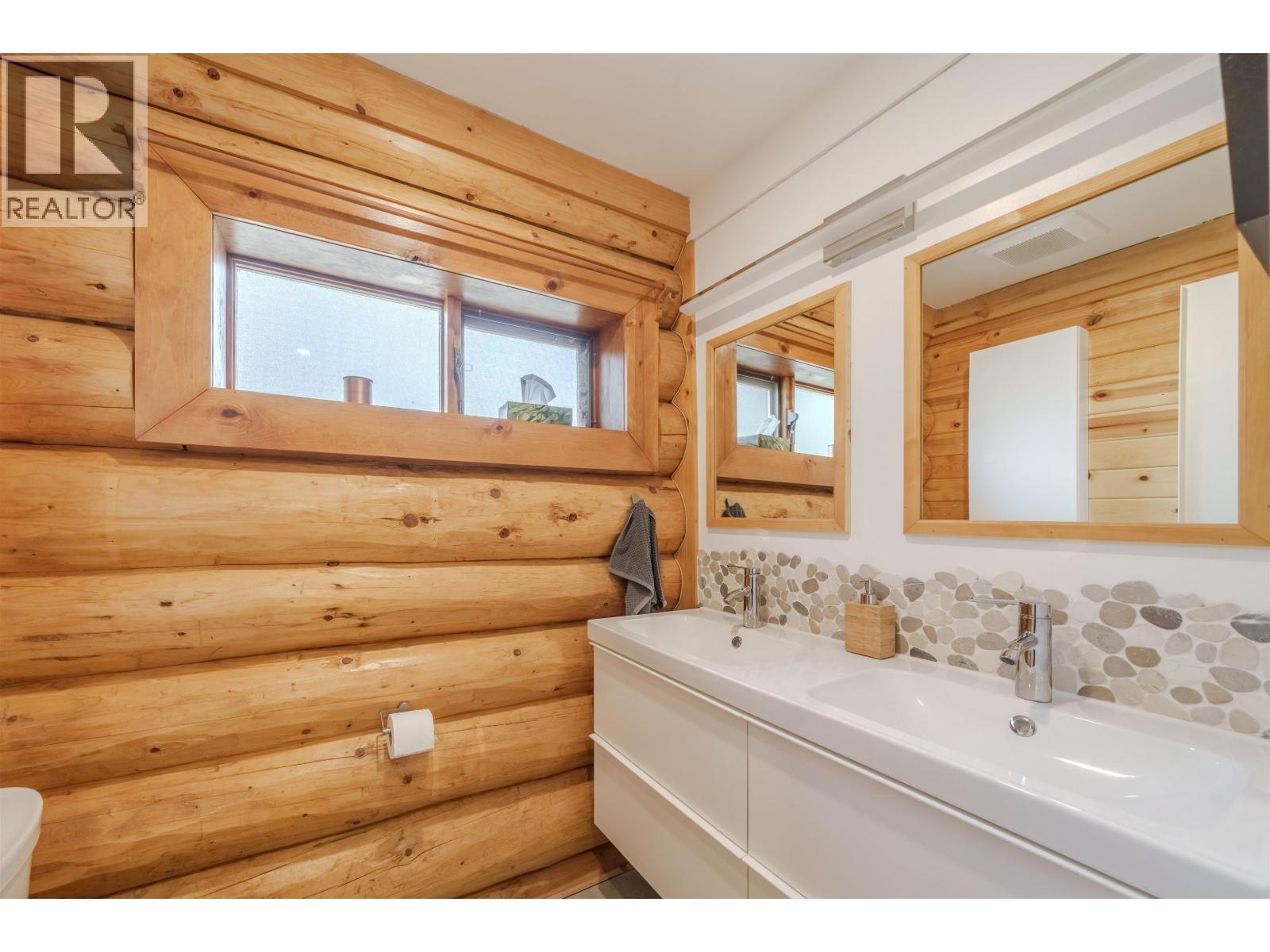 5172 Kallum Drive, 108 Mile Ranch, BC - Indoor Photo Showing Bathroom