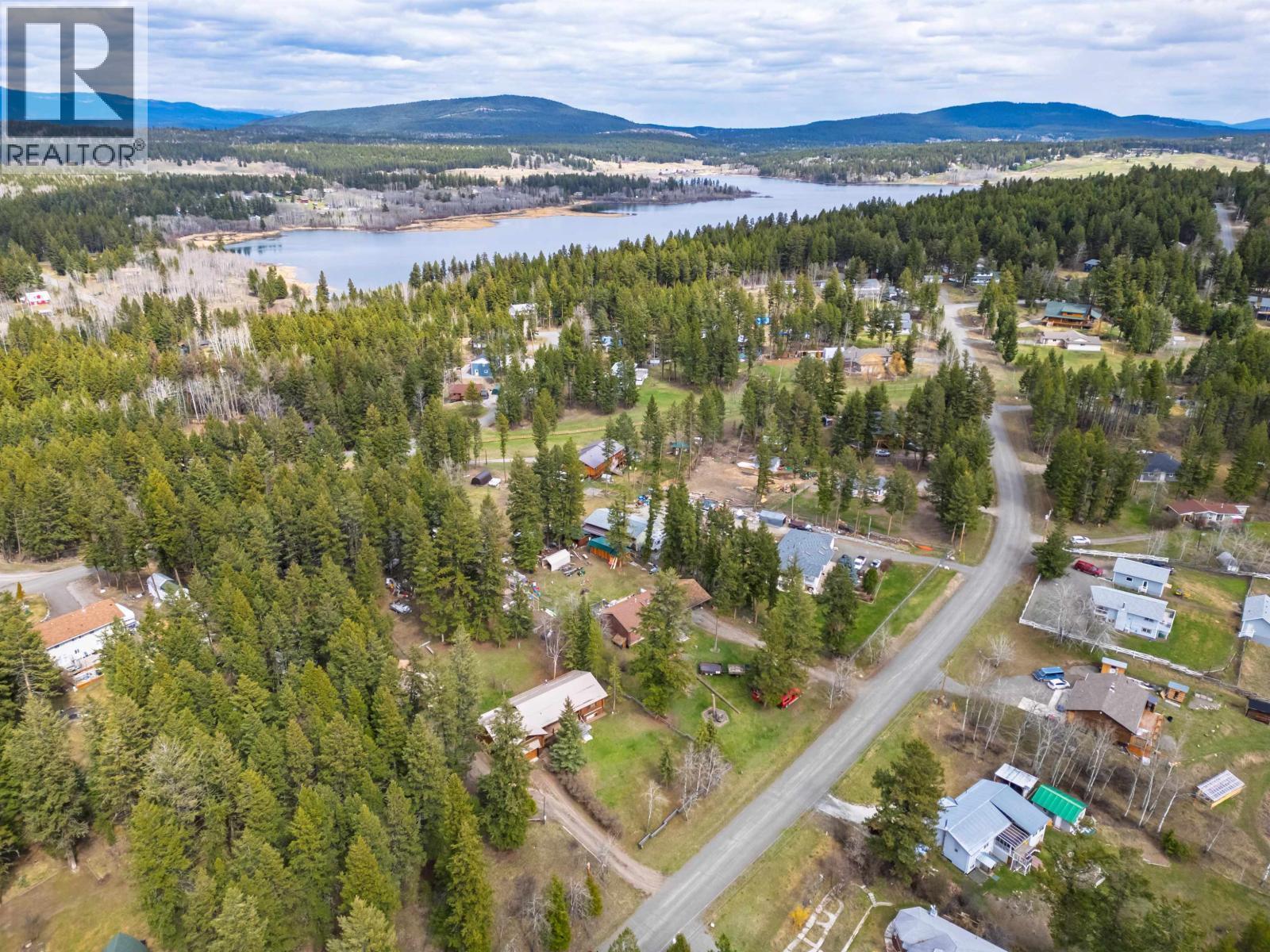 5172 Kallum Drive, 108 Mile Ranch, BC - Outdoor With Body Of Water With View