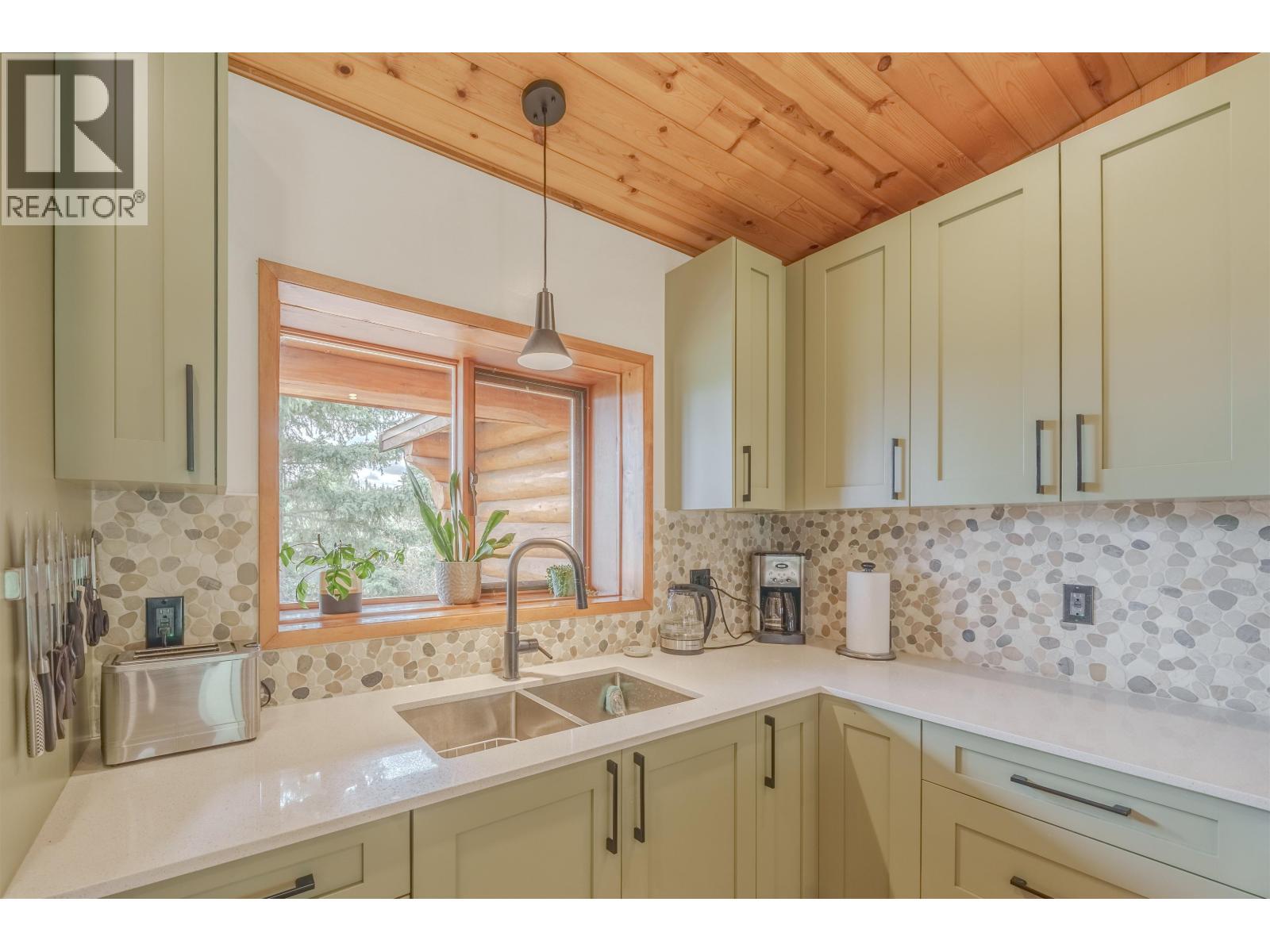 5172 Kallum Drive, 108 Mile Ranch, BC - Indoor Photo Showing Kitchen With Double Sink
