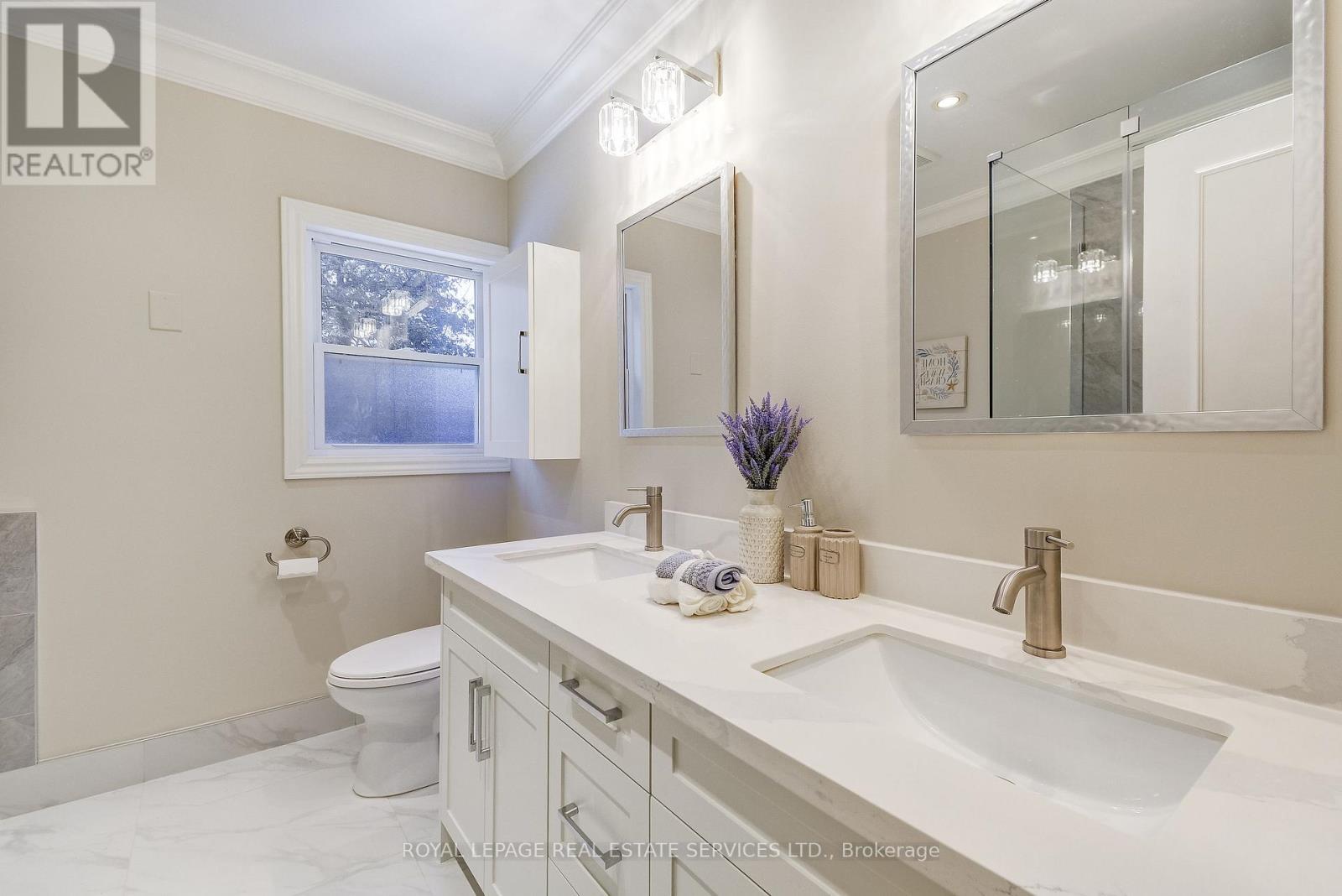 141 Digby Road, Oakville, ON - Indoor Photo Showing Bathroom