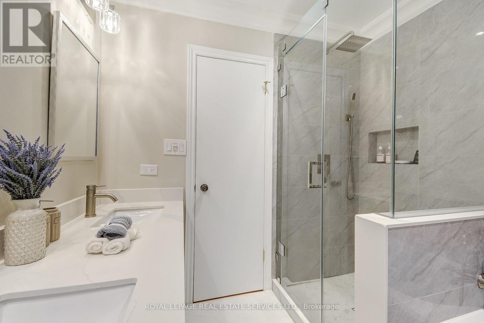 141 Digby Road, Oakville, ON - Indoor Photo Showing Bathroom