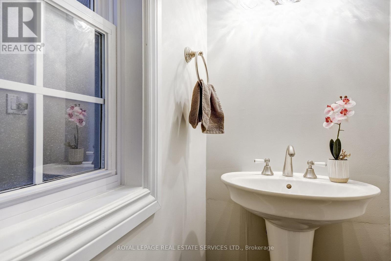 141 Digby Road, Oakville, ON - Indoor Photo Showing Bathroom