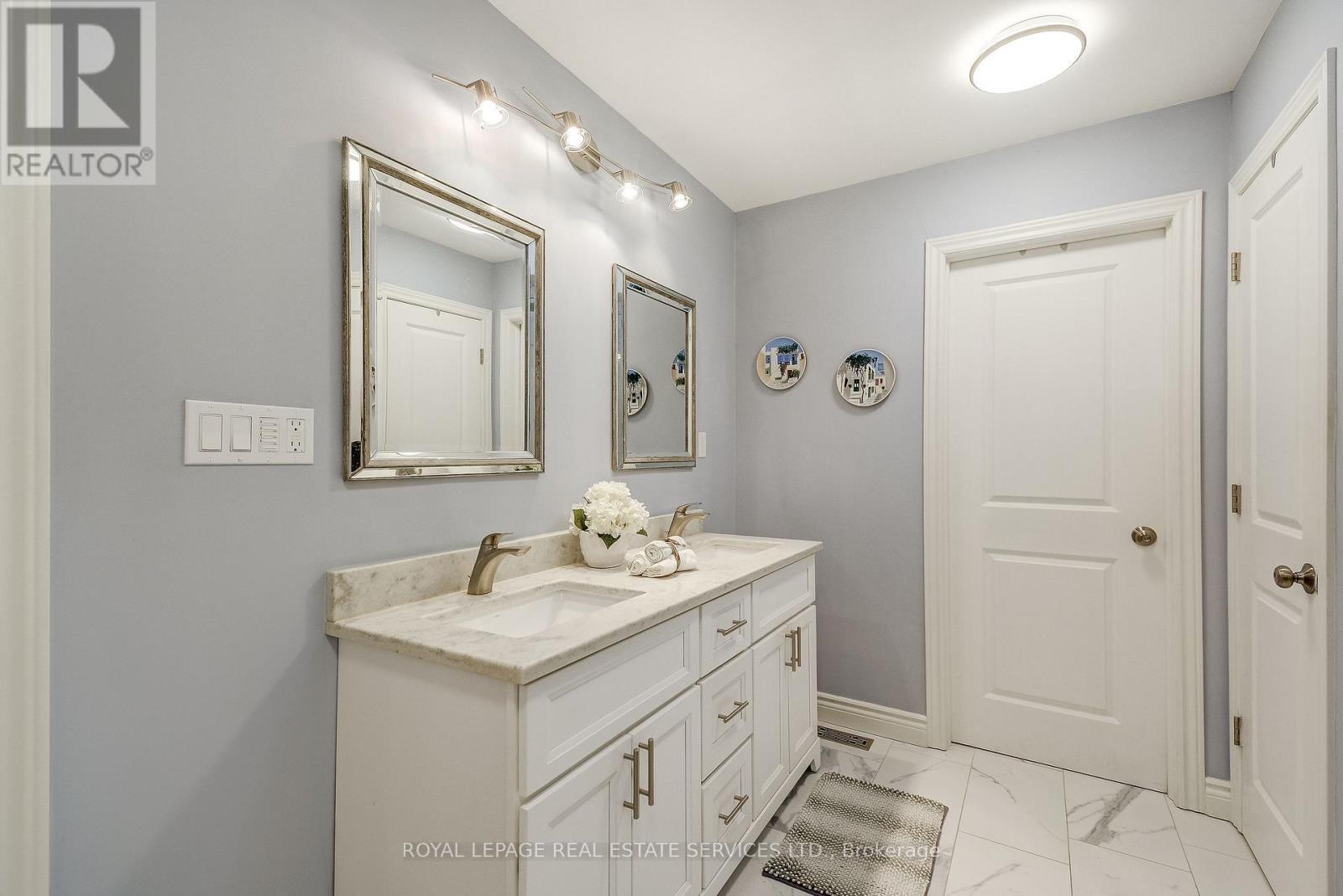 141 Digby Road, Oakville, ON - Indoor Photo Showing Bathroom