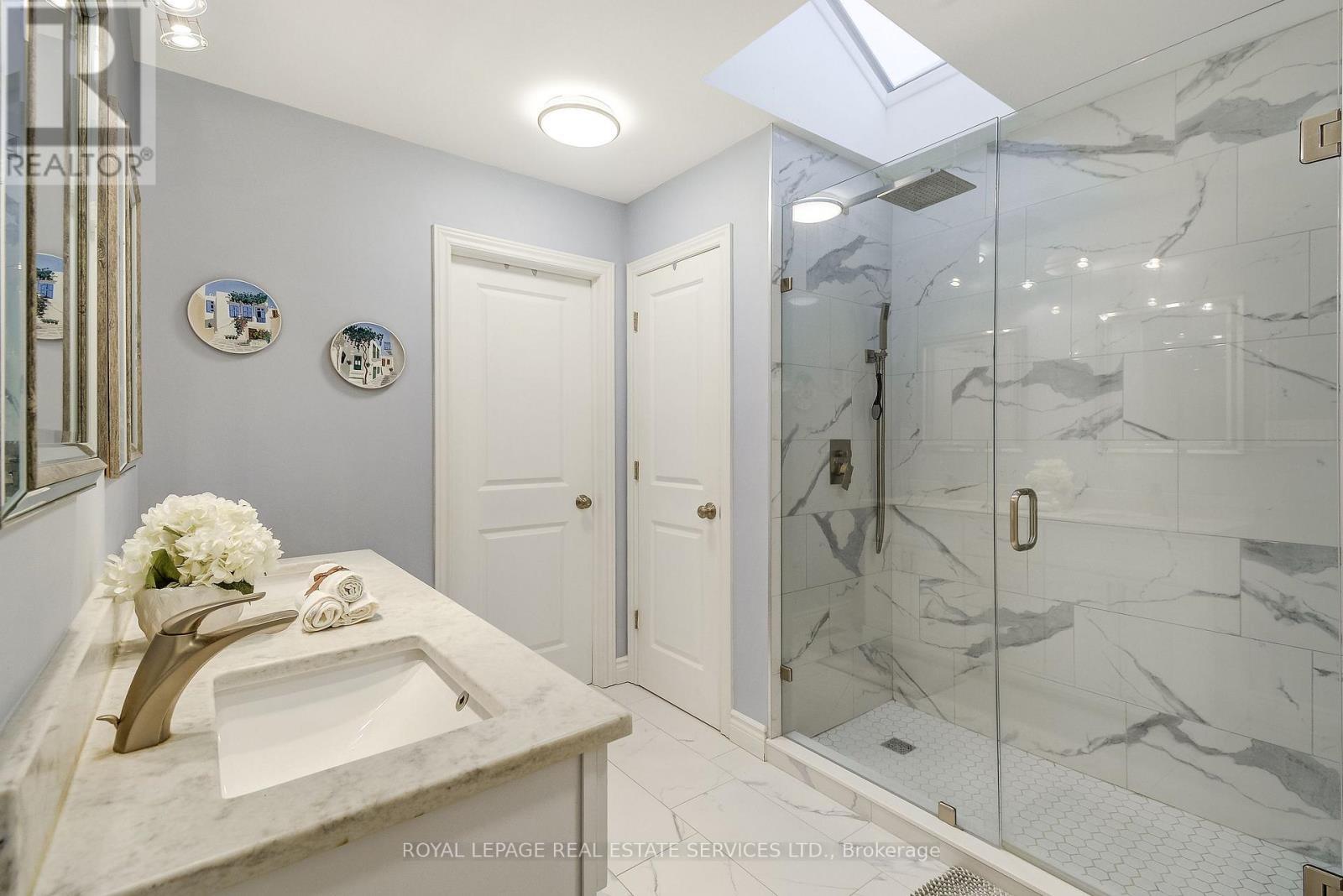 141 Digby Road, Oakville, ON - Indoor Photo Showing Bathroom