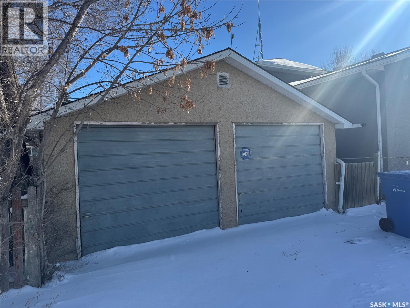 1620 Rothwell Street, Regina, SK - Outdoor With Exterior